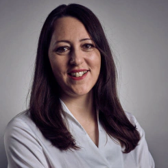 Dr. Julia Aulmann